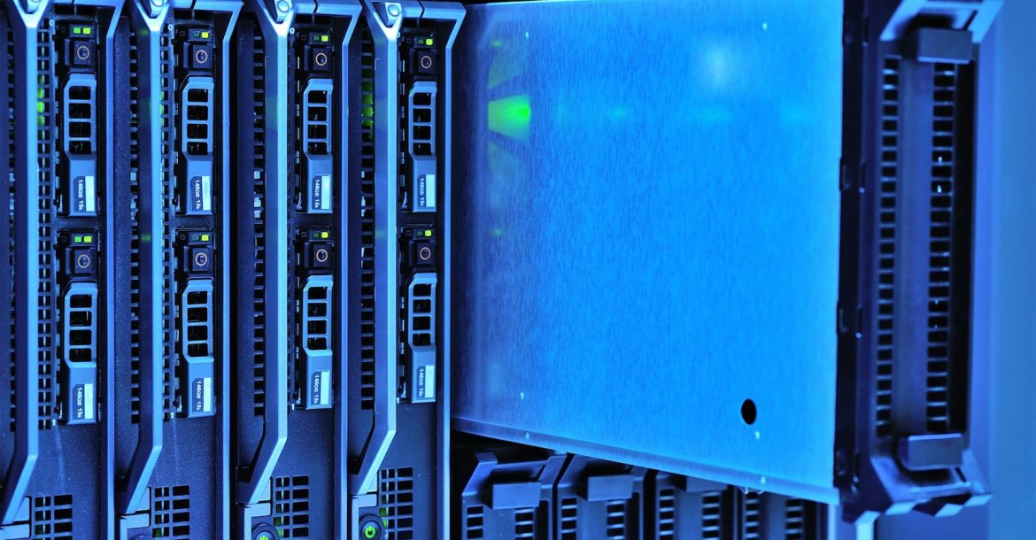 Server im Datacenter mit HDDs