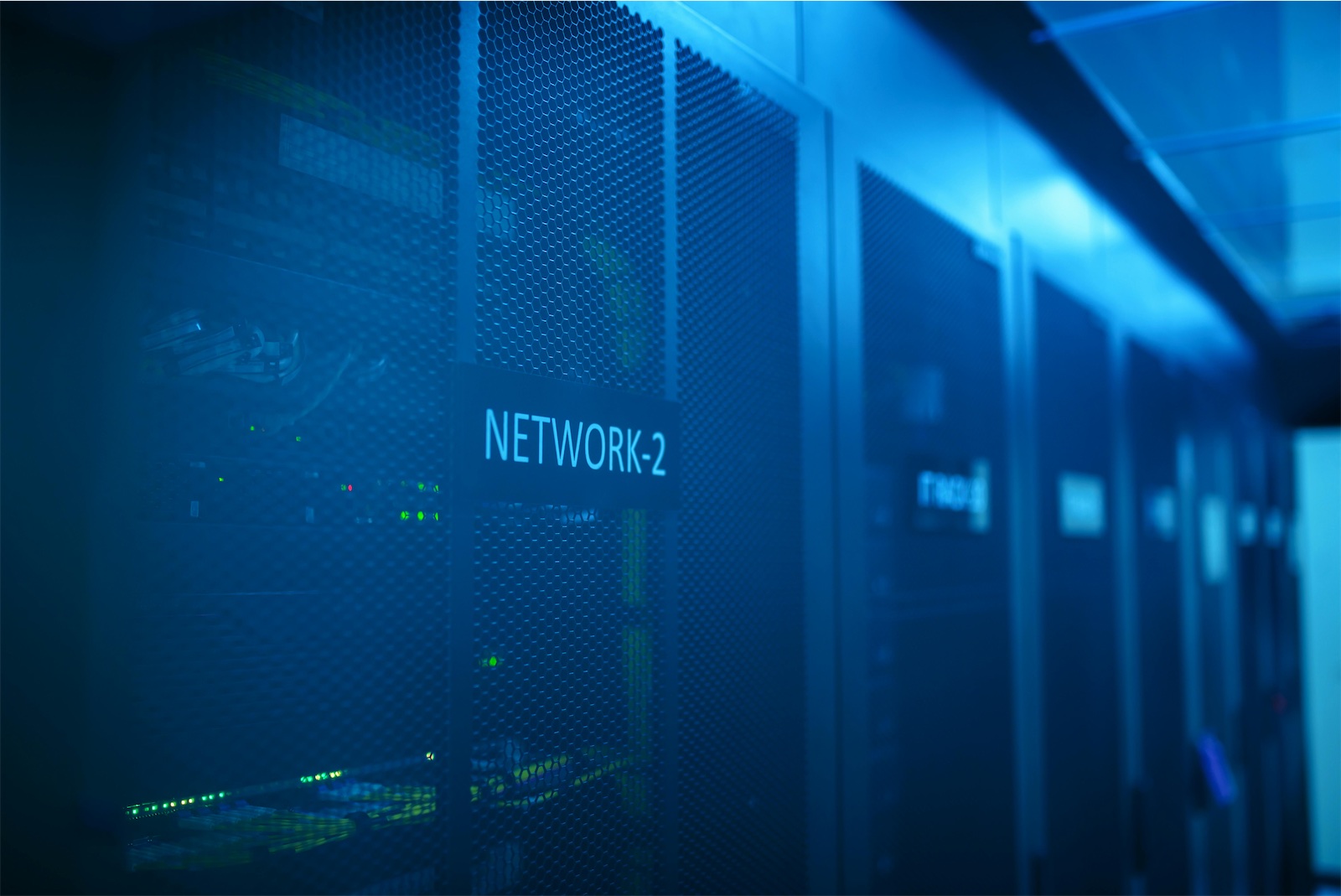 Serverraum mit sicht auf Server Racks